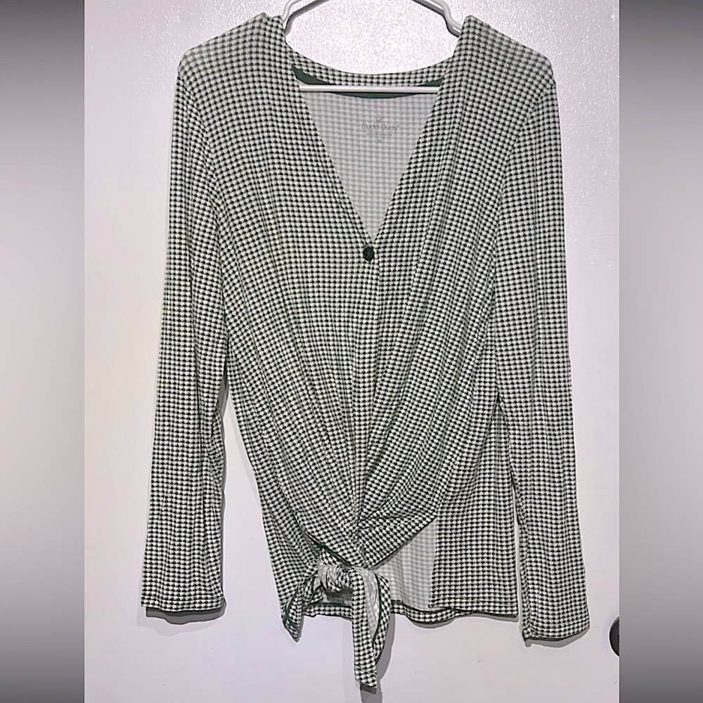 medium Cuddl Duds long sleeve green checkered blouse